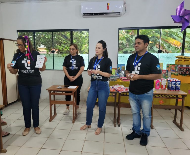 TCE realiza atividade educativa em alusão ao dia do Auditor de Controle Externo na Escola Raimundo Hermínio Melo